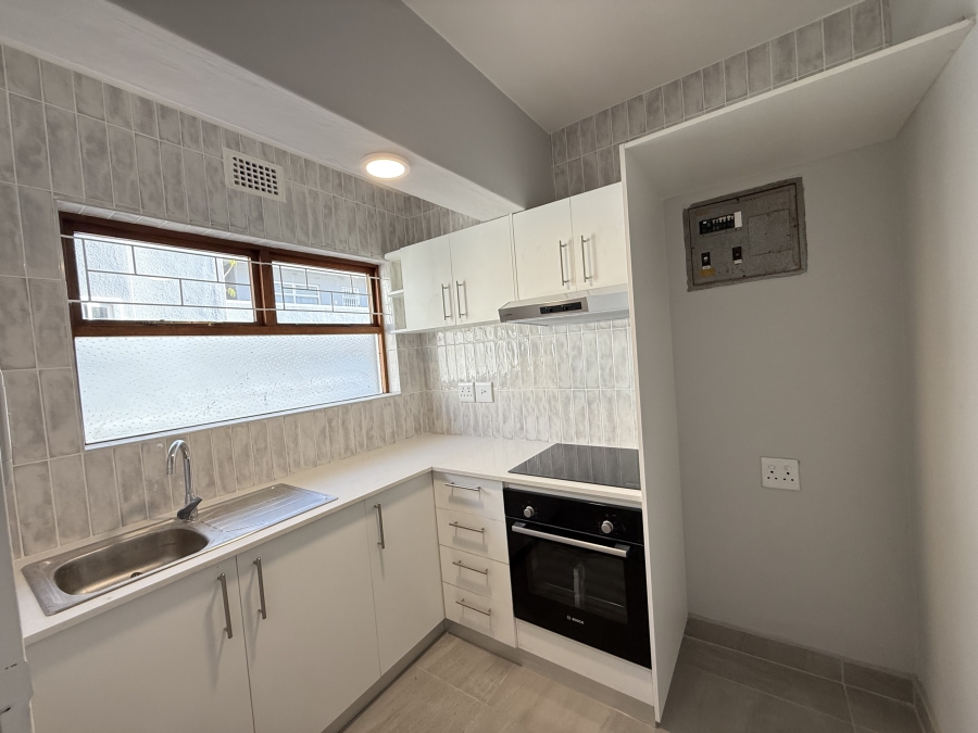 To Let 1 Bedroom Property for Rent in Sea Point Western Cape